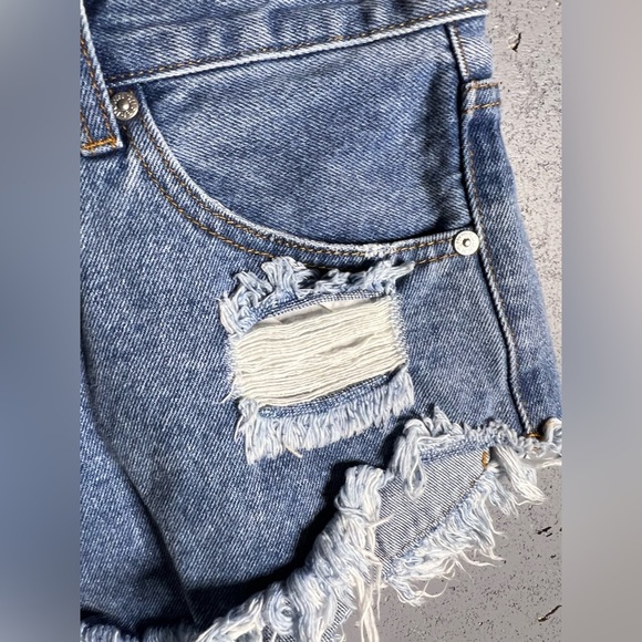 Superdown Revolve Button Fly Jean Shorts size 26 - Picture 8 of 10
